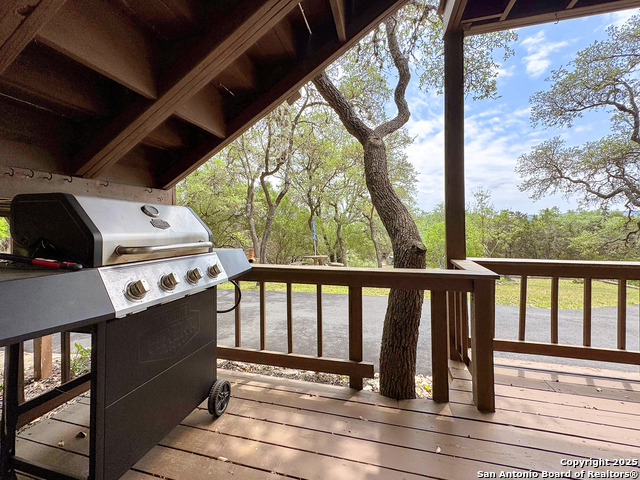 Listing photo id 41 for 209 Lake Forest