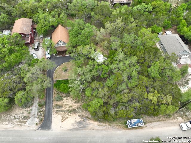 Listing photo id 46 for 209 Lake Forest