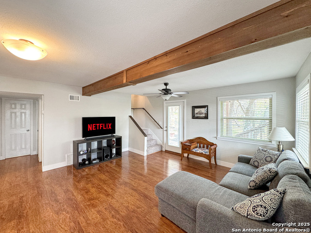 Listing photo id 6 for 209 Lake Forest