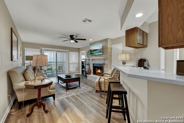 Image 16 of 40 For 1256 Cougar 6a