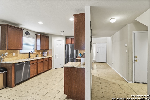 Image 10 of 47 For 752 Clearbrook