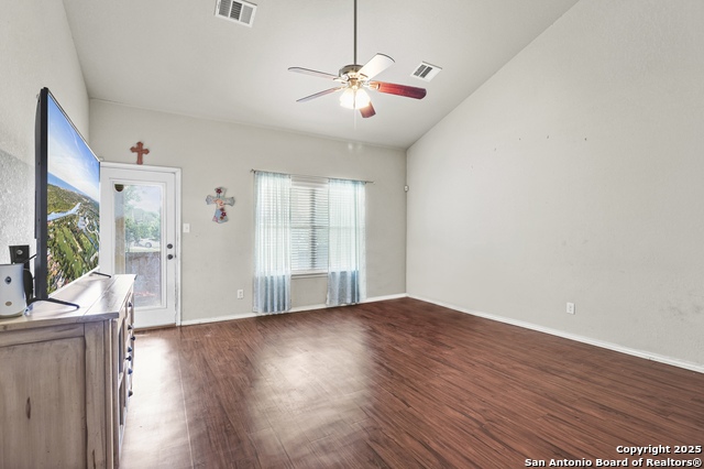 Image 12 of 47 For 752 Clearbrook