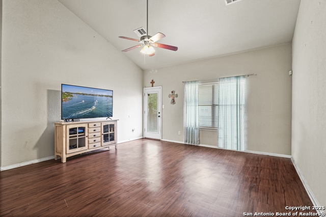 Image 13 of 47 For 752 Clearbrook