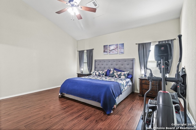 Image 15 of 47 For 752 Clearbrook