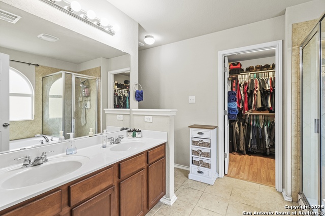 Image 19 of 47 For 752 Clearbrook