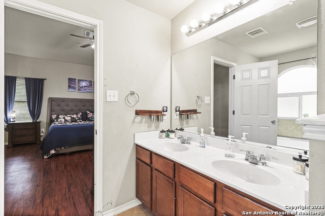 Image 21 of 47 For 752 Clearbrook