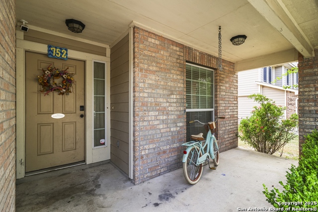 Image 3 of 47 For 752 Clearbrook