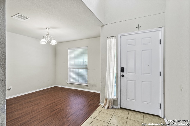 Image 4 of 47 For 752 Clearbrook