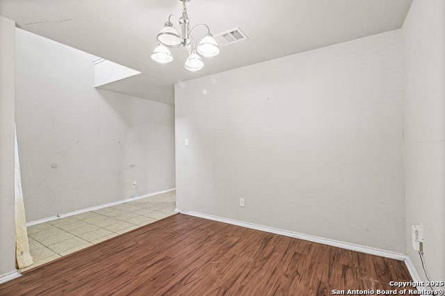 Image 5 of 47 For 752 Clearbrook