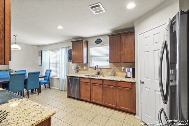 Image 7 of 47 For 752 Clearbrook