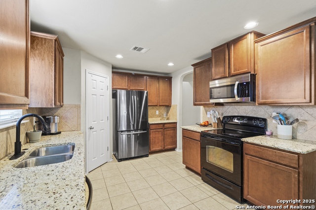 Image 9 of 47 For 752 Clearbrook