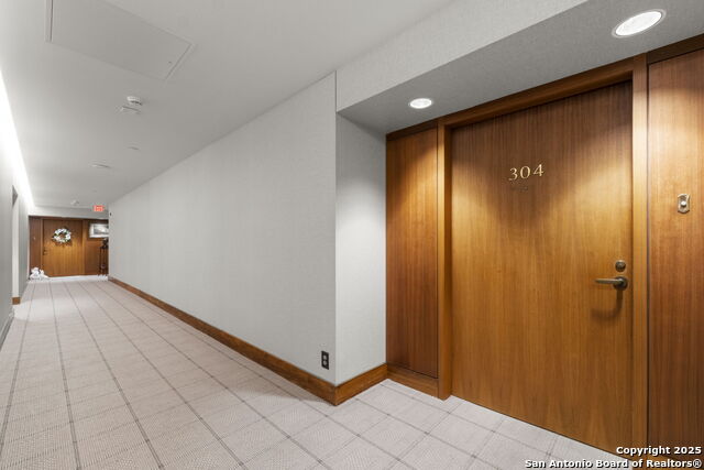 Listing photo id 0 for 200 Patterson 304