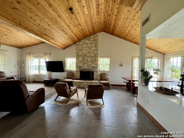 Image 10 of 50 For 545 Highgate Dr.