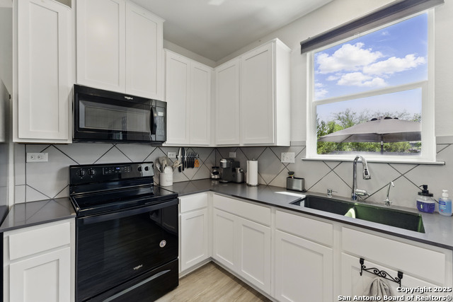 Image 10 of 39 For 4522 Adanac Ct
