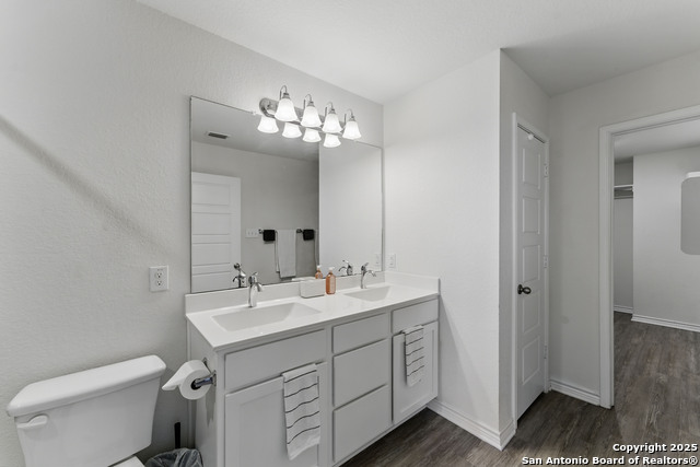 Image 20 of 39 For 4522 Adanac Ct