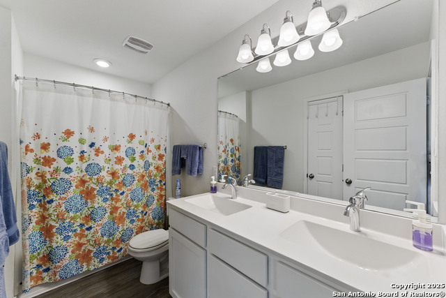 Image 27 of 39 For 4522 Adanac Ct
