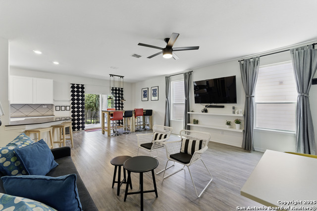 Image 4 of 39 For 4522 Adanac Ct