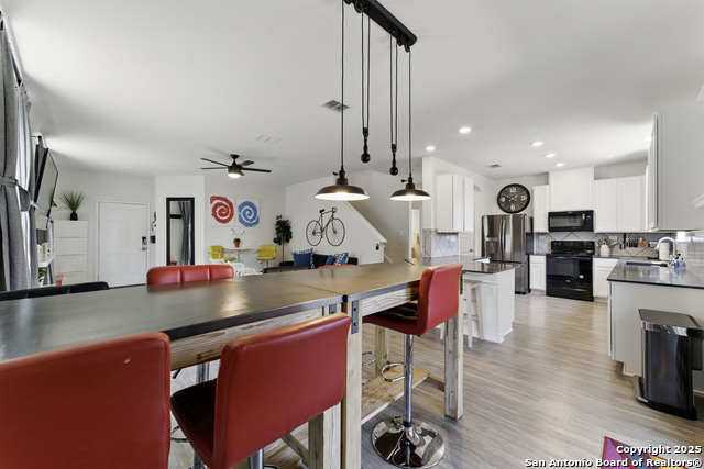 Image 5 of 39 For 4522 Adanac Ct