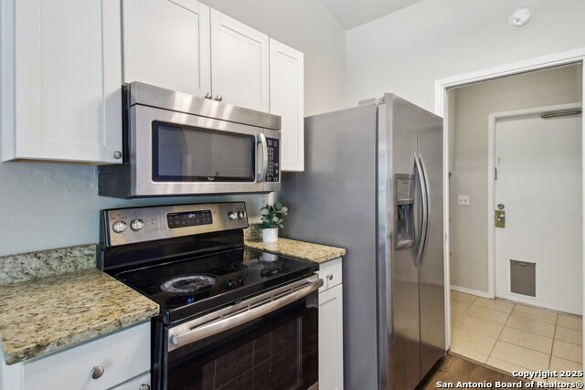 Image 11 of 30 For 7810 Village Oak