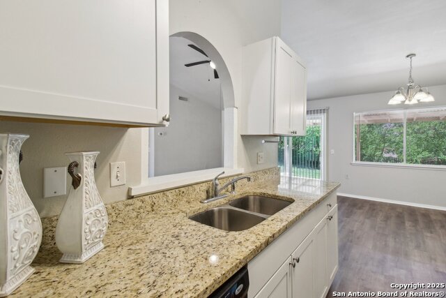 Image 12 of 30 For 7810 Village Oak