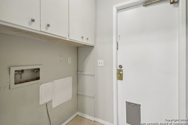 Image 13 of 30 For 7810 Village Oak