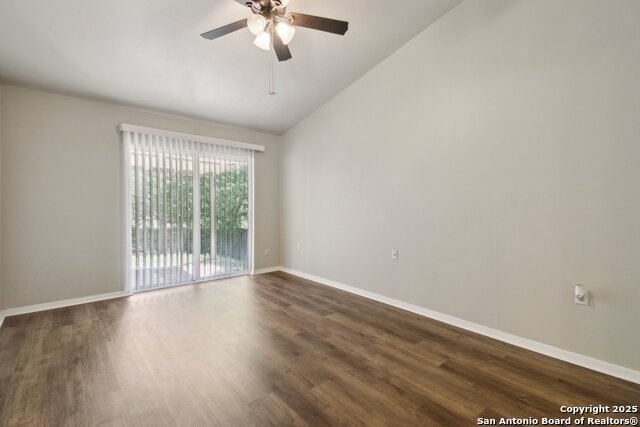 Image 16 of 30 For 7810 Village Oak