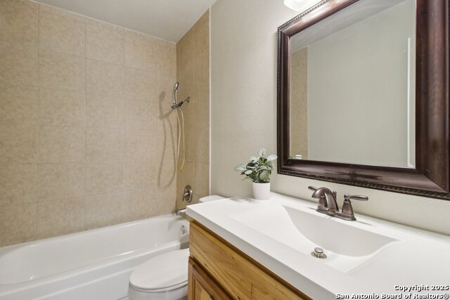 Image 17 of 30 For 7810 Village Oak
