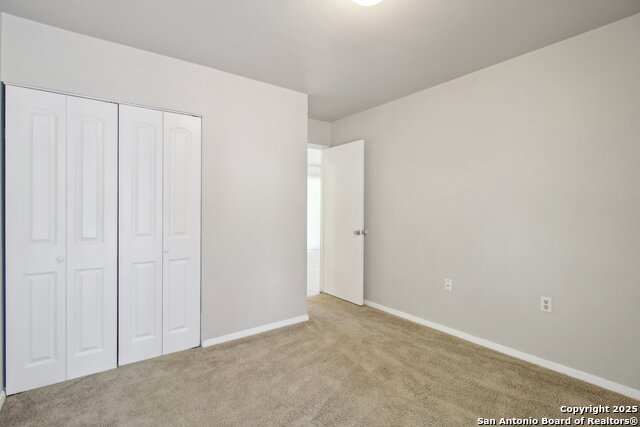 Image 19 of 30 For 7810 Village Oak