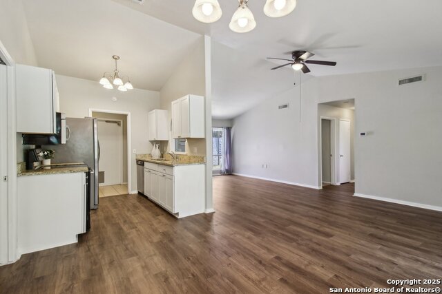 Image 8 of 30 For 7810 Village Oak
