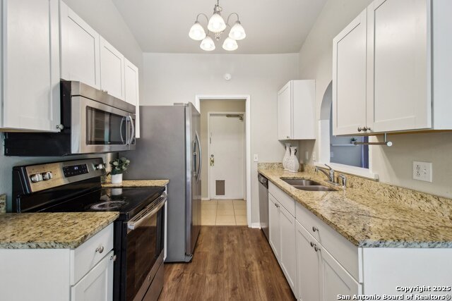Image 9 of 30 For 7810 Village Oak