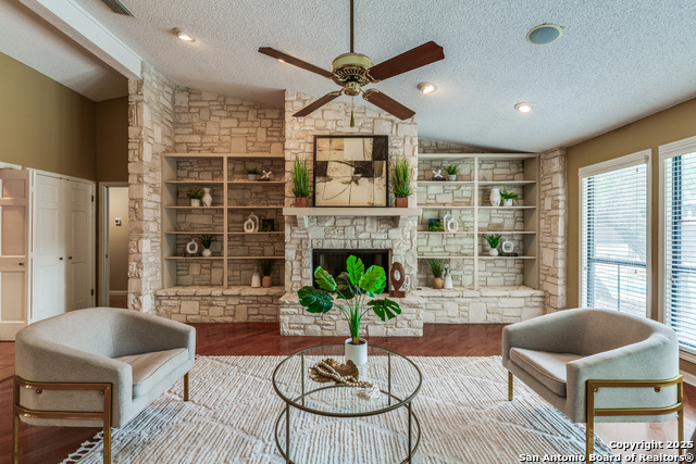 Image 4 of 26 For 410 Cove Bluff