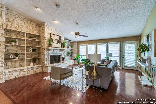 Image 5 of 26 For 410 Cove Bluff
