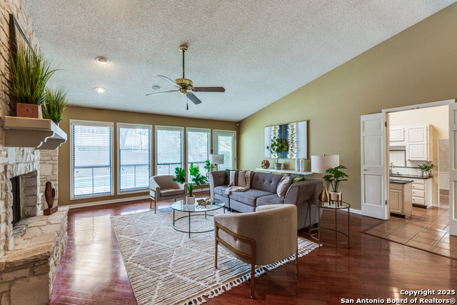 Image 6 of 26 For 410 Cove Bluff