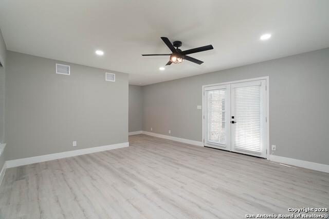 Image 11 of 34 For 8619 Oak Ledge