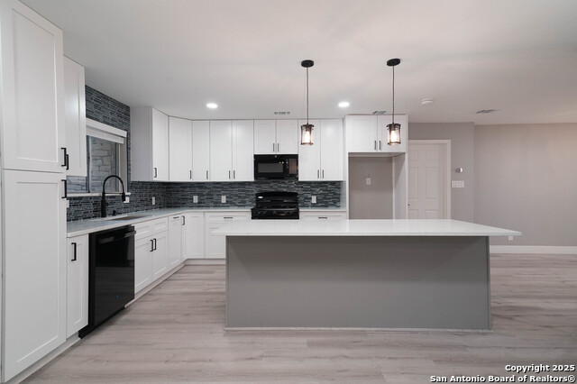 Image 12 of 34 For 8619 Oak Ledge