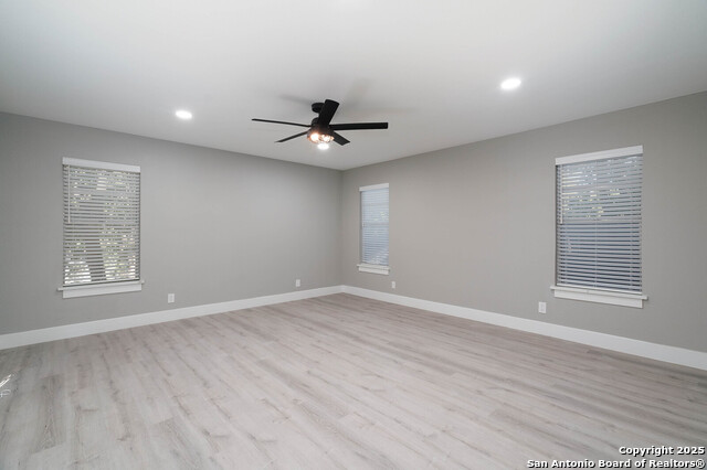 Image 15 of 34 For 8619 Oak Ledge
