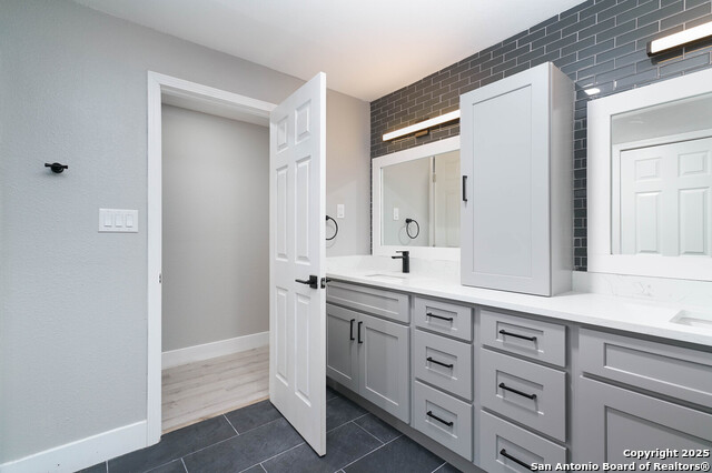 Image 17 of 34 For 8619 Oak Ledge
