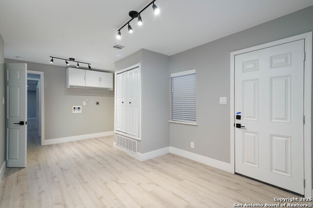 Image 27 of 34 For 8619 Oak Ledge