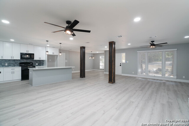 Image 7 of 34 For 8619 Oak Ledge