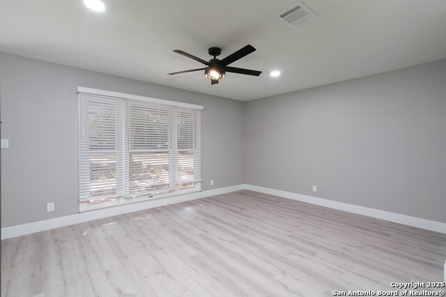 Image 8 of 34 For 8619 Oak Ledge