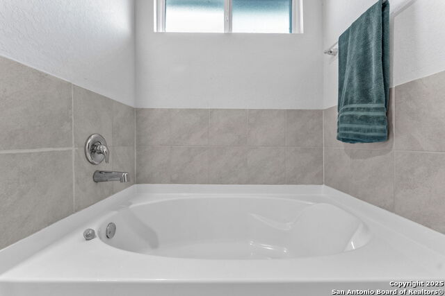Image 17 of 28 For 8038 Falcon Meadow Dr