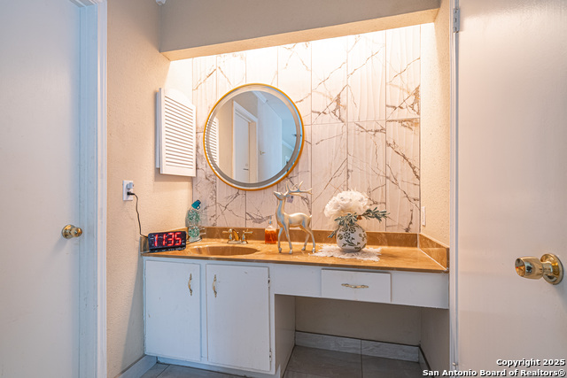 Image 18 of 25 For 4918 Brookhead
