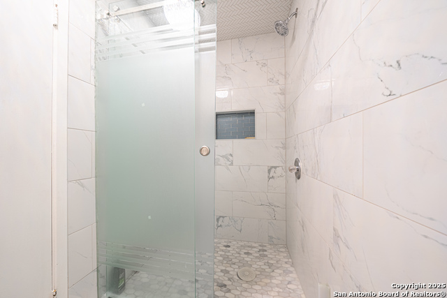 Image 19 of 25 For 4918 Brookhead