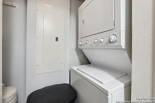 Image 18 of 48 For 7701 Wurzbach  1405