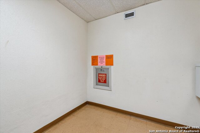 Image 32 of 48 For 7701 Wurzbach  1405