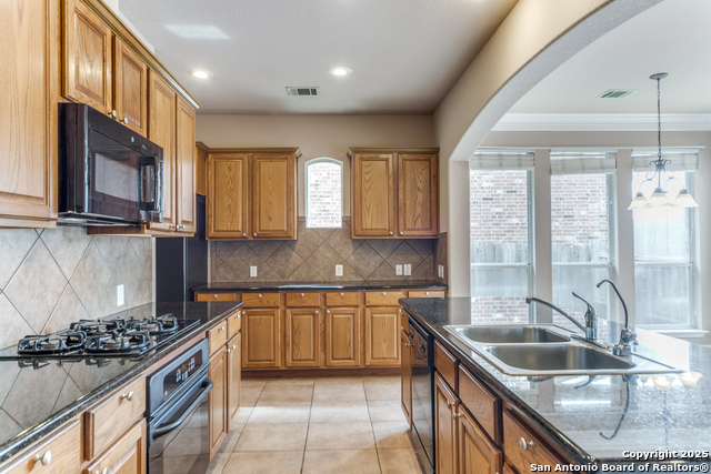 Listing photo id 8 for 3354 Highline