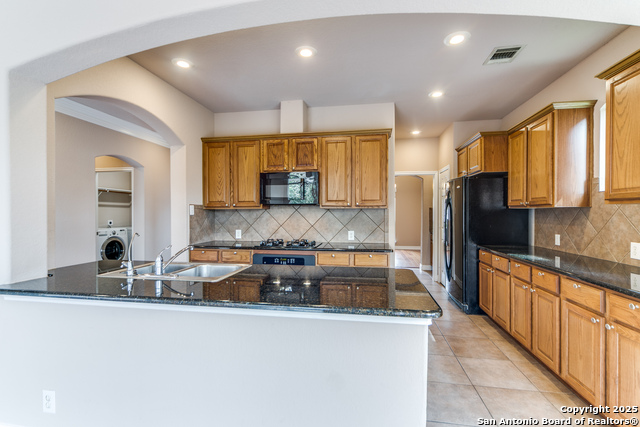 Listing photo id 9 for 3354 Highline