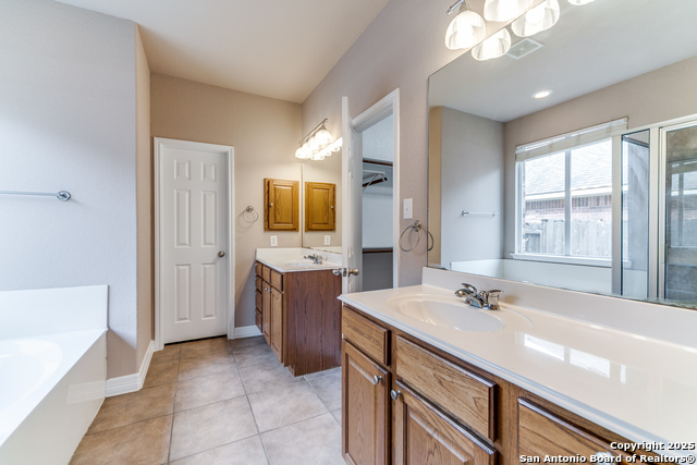 Listing photo id 11 for 3354 Highline