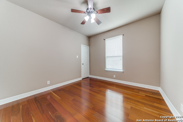 Listing photo id 13 for 3354 Highline