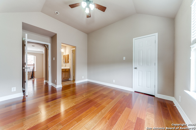Listing photo id 17 for 3354 Highline